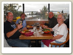 Dinner at a locla pub with Bob, Lynne, John & Kirsten

