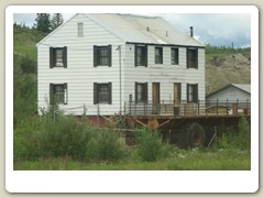 House moving - across the highway