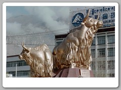 Yak statue in traffic circle